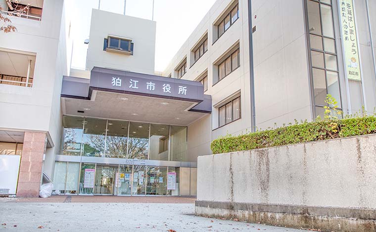 東京都狛江市役所の写真